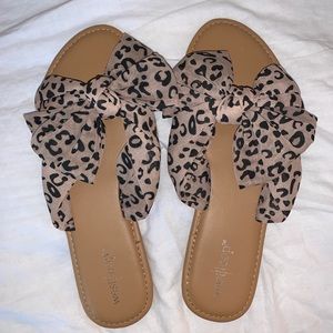 West Loop Leopard Bow Sandal, Size M(7/8)